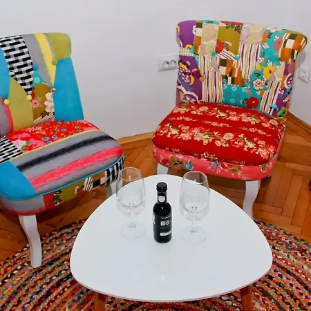 Bright Studio In The Heart Of The City With Netflix Rental-3
