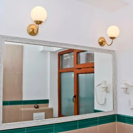 Bright Studio In The Heart Of The City With Netflix Rental-2